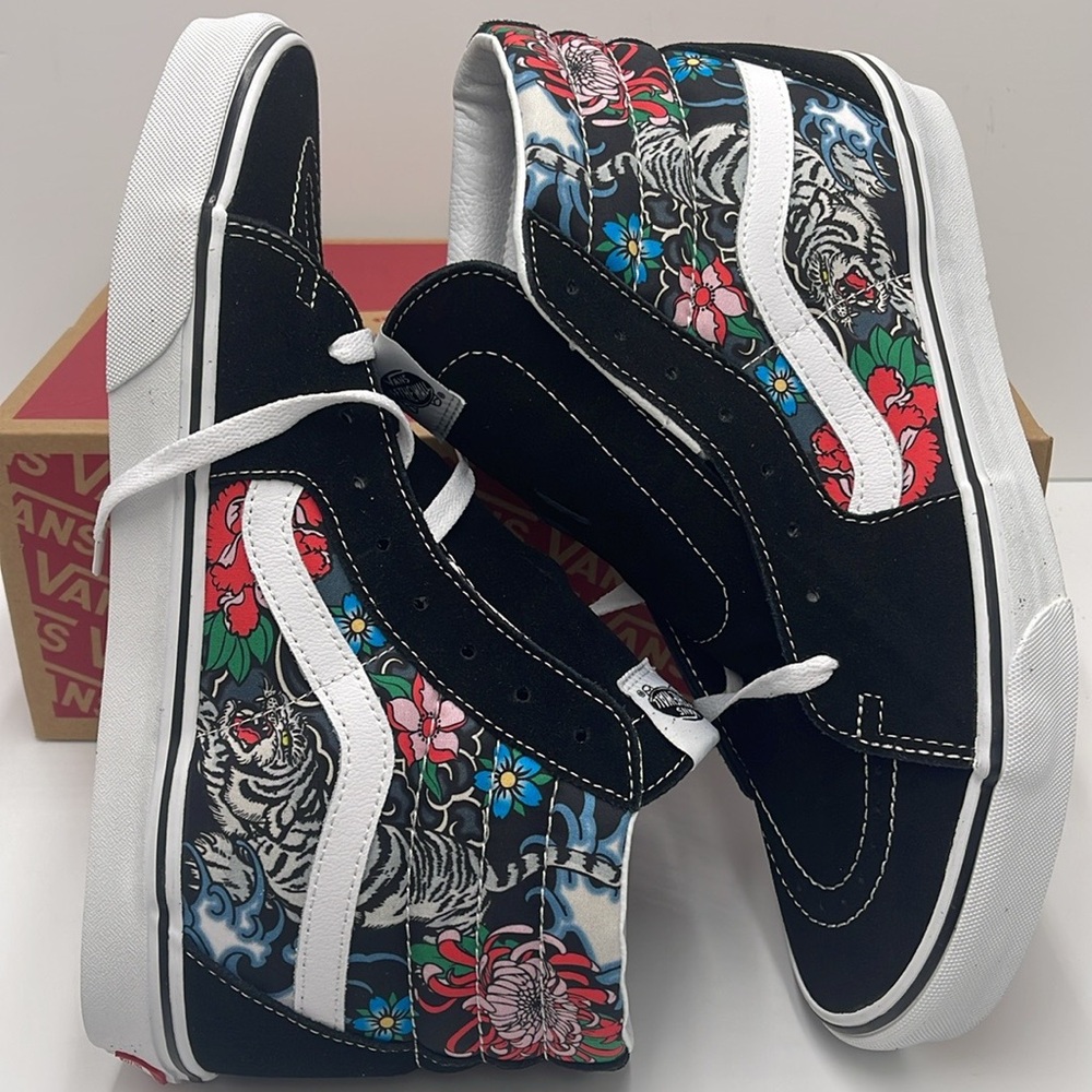 Vans Men’s High-Top Sneakers Sk8-Hi
Tiger Floral Multi/True White
VN000BW76GL - Picture 12 of 16